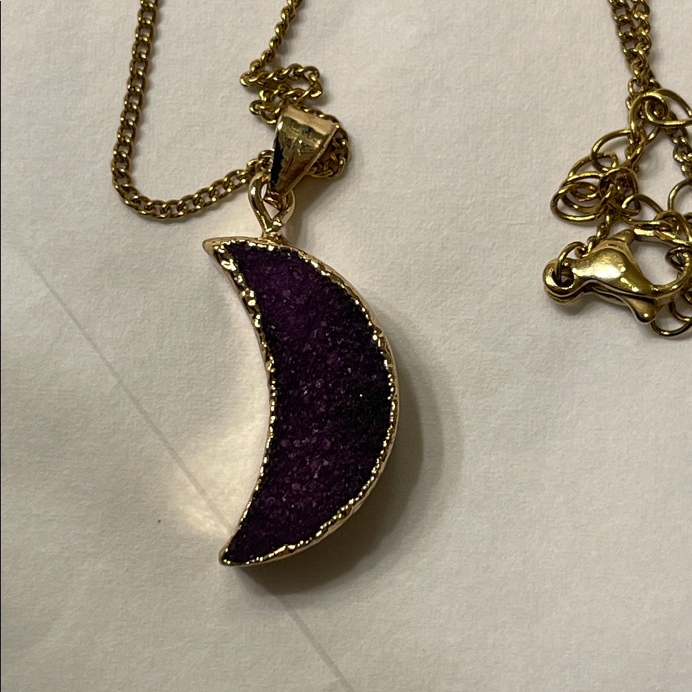 ✨Druzy Crescent Moon Pendant Necklace - NWOT✨